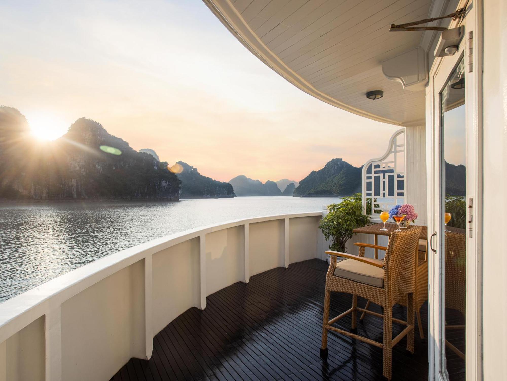 Hotel The Au Co Cruise - Managed By Bhaya Cruise Hạ Long Exterior foto